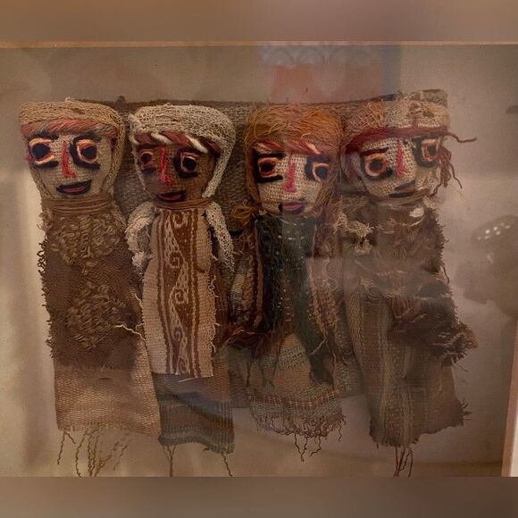 Vintage 4 Dolls Peruvian Burial Ancestors Burlap In Shadow Box 12x 13” - Picture 2 of 2